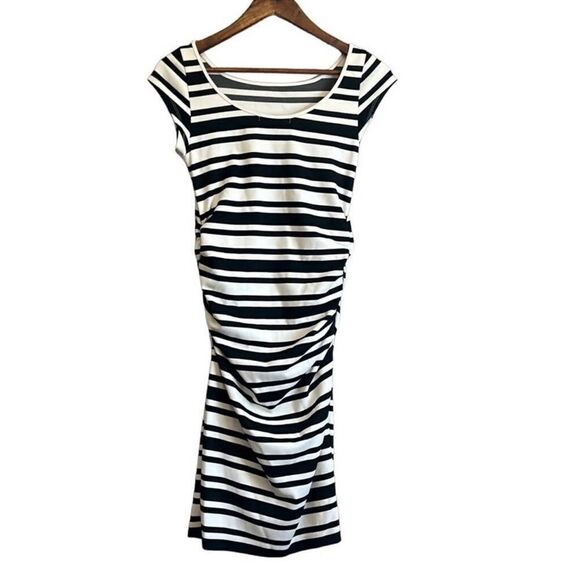 Soon Maternity Leo Cap Sleeve
Maternity Dress - Picture 3 of 7